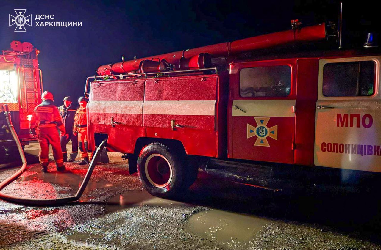 Вогнеборці ліквідували маштабну пожежу під Харковом (фото)